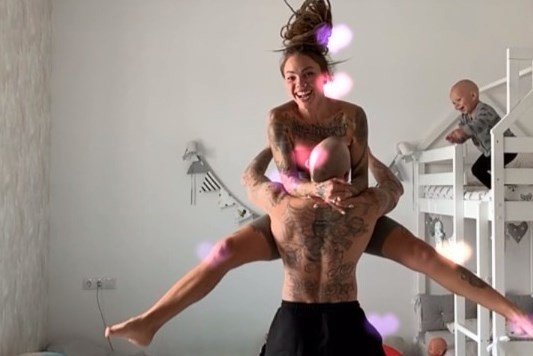 Video viral: el salto al vacío de un bebé frente al descuido de sus padres | Redes