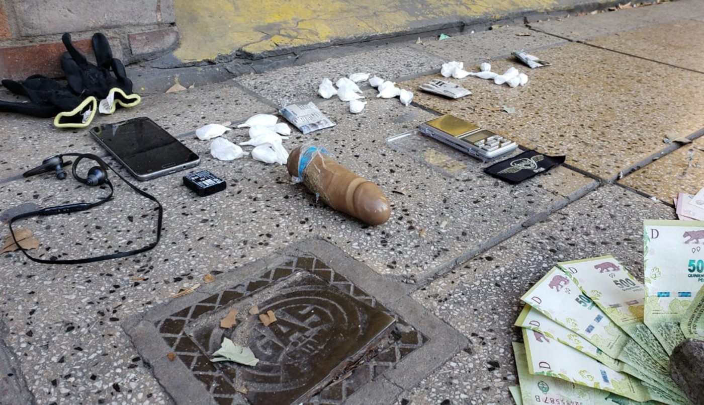 Cayó un "dealer" que transportaba la droga en un juguete sexual | Actualidad