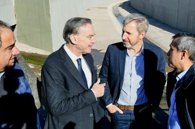 El Ministro de Hacienda se reunió con Pichetto y legisladores oficialistas | Política