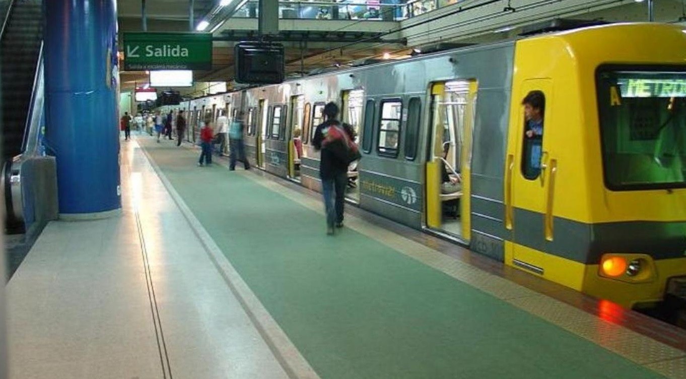 Línea D del subte funciona con servicio reducido por arrollamiento en la estación Agüero | Actualidad