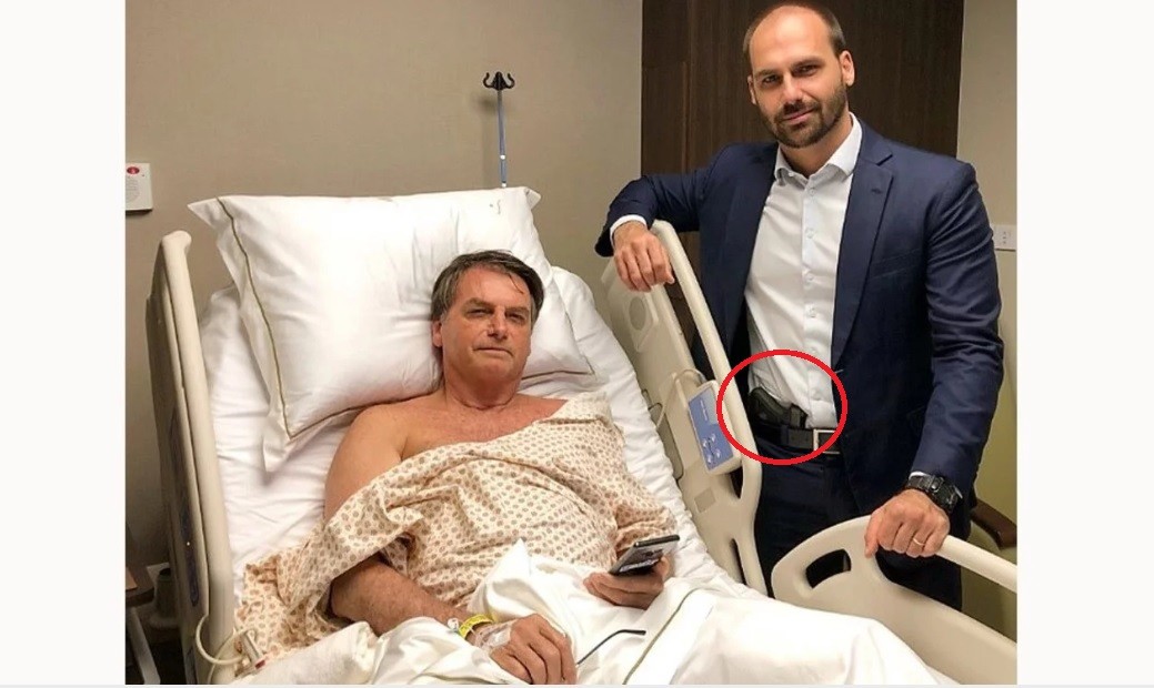 Bolsonaro: la polémica por el arma de su hijo y la crítica a la "vía democrática" | Internacionales