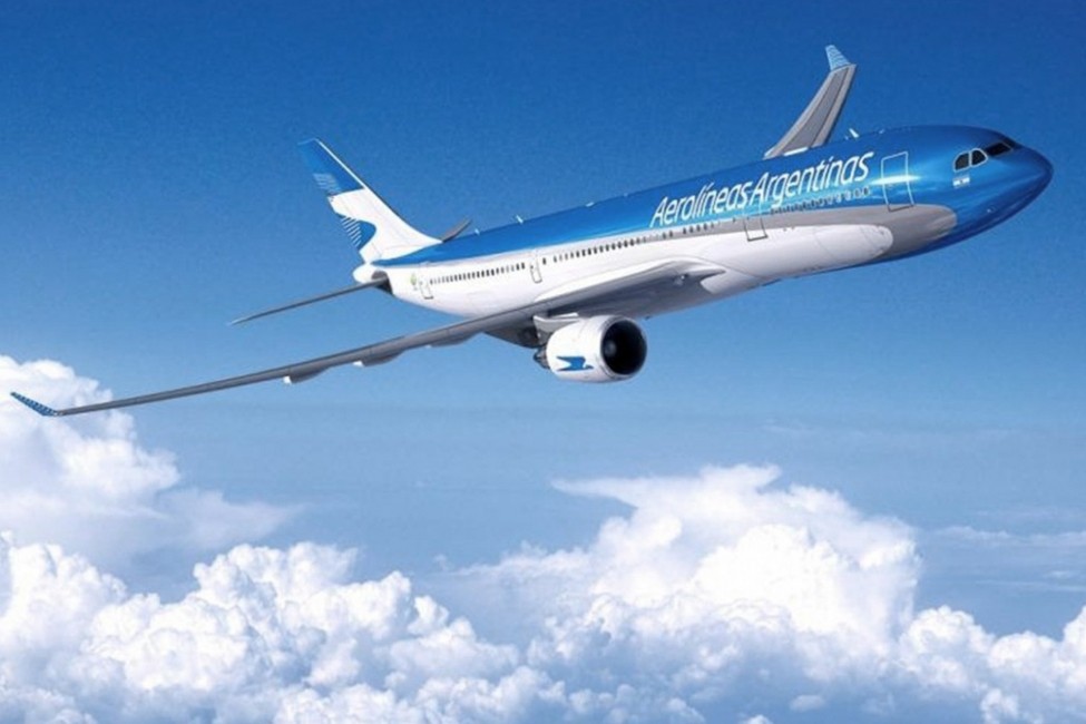 Un avión de Aerolíneas aterrizó de emergencia porque un pasajero tuvo un brote psicótico | Actualidad