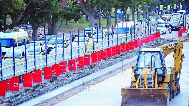 Condenan al gobierno porteño a indemnizar a una mujer que se cayó por las obras del Metrobus | Actualidad