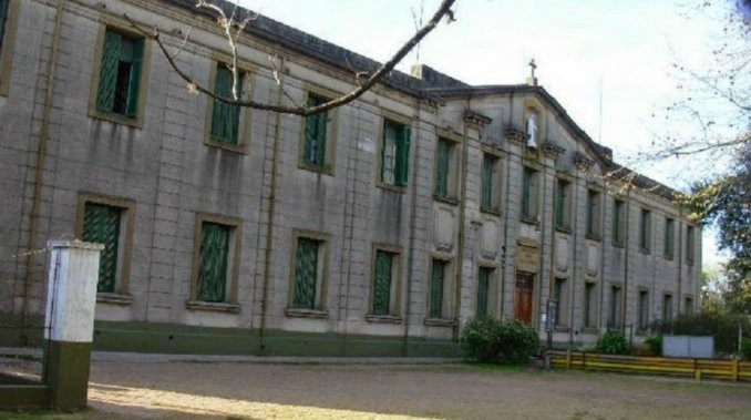 Dos alumnos se grabaron teniendo sexo en el baño de un colegio | Actualidad