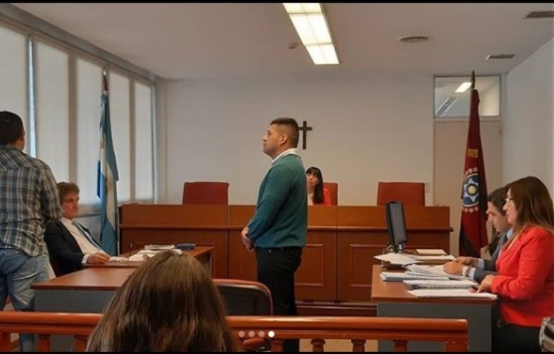 Juzgan a un hombre acusado de golpear con un machete a un perro, que luego fue sacrificado | Actualidad
