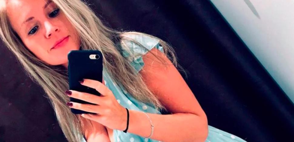 Se le cayó el celular al agua mientras se bañaba y murió electrocutada | Internacionales