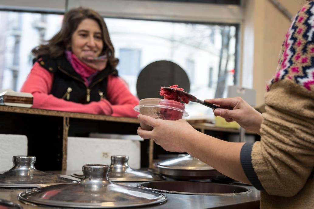 Heladería ofrece descuento a los clientes que lleven su táper | Actualidad