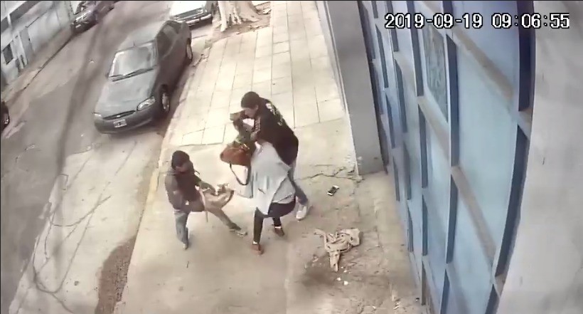 Salvaje ataque a una nutricionista que iba a trabajar: así le robaron la cartera | Actualidad