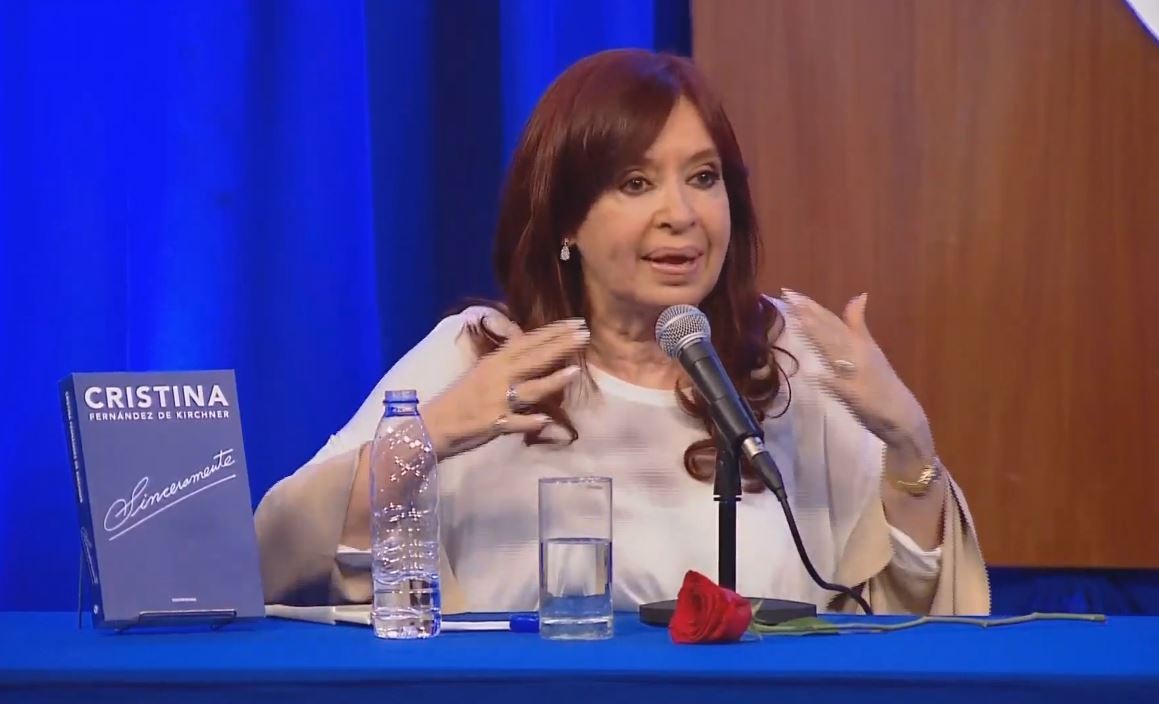 El Gobierno formalizó la decisión de Cristina Kirchner de renunciar a su sueldo | Política