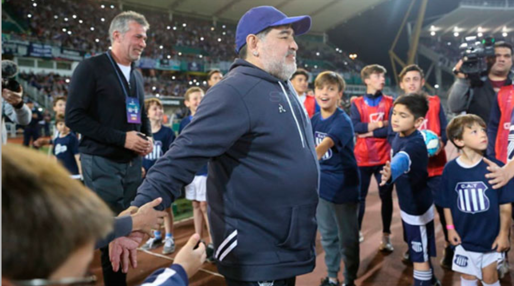 Video: la emotiva bienvenida a Diego Maradona en el Kempes de Córdoba | Deportes