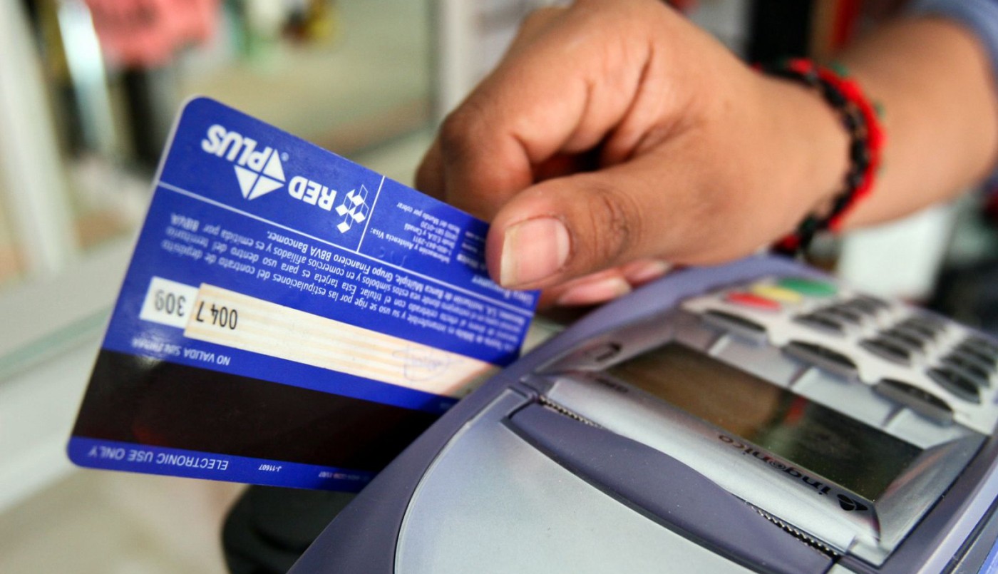 Es constitucional la obligatoriedad de aceptar el pago con tarjetas de débito | Actualidad