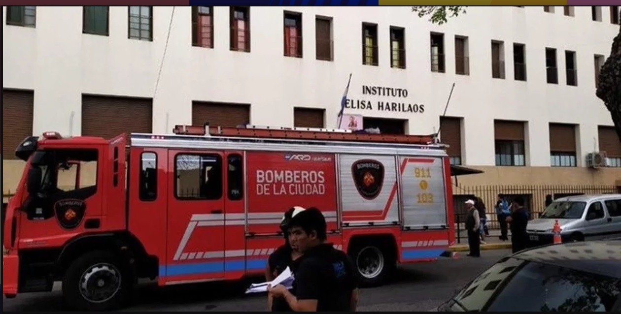 Un adolescente cayó del segundo piso de una escuela en Flores: está grave | Actualidad