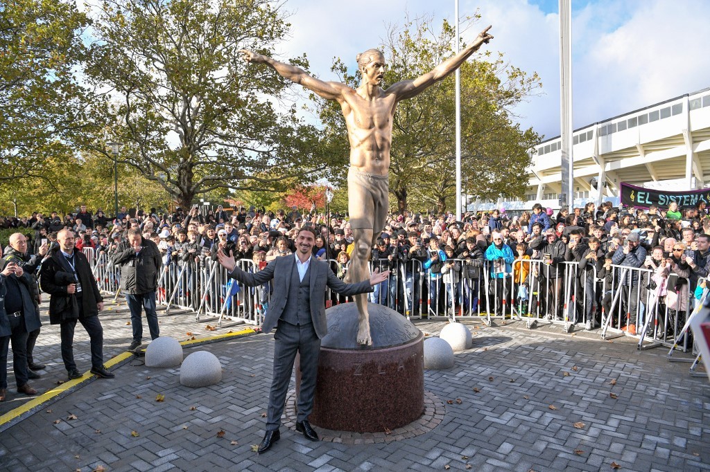 Zlatan Ibrahimovic inauguró la estatua de ... Zlatan | Deportes