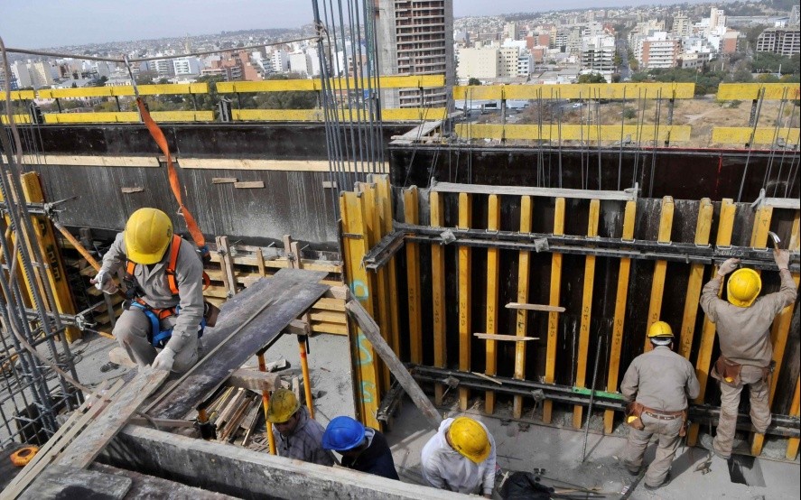 Revés judicial para el decreto que redujo las indemnizaciones por accidentes laborales | Política
