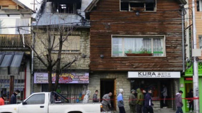 Bariloche: arrojaron a un bebé de un edificio para salvarlo de un incendio | Actualidad