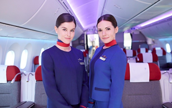 Condenaron a aerolíneas a pagar por los gastos en maquillaje y la manicura de las azafatas | Internacionales