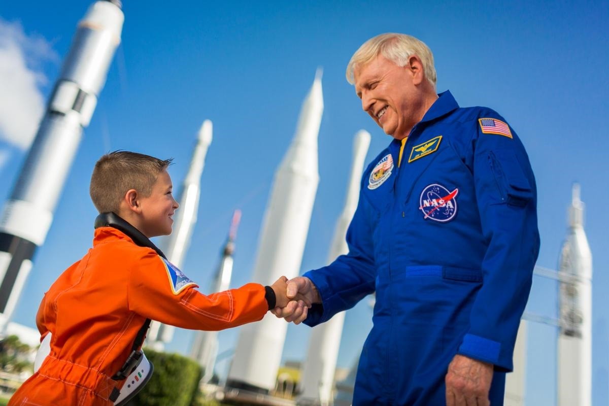 Llegó al país un astronauta de la NASA para "encontrar al argentino que viaje al espacio" | Actualidad