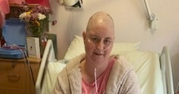 Mujer celebrará la Navidad en octubre junto a sus tres hijas: le quedan 15 días de vida | Internacionales