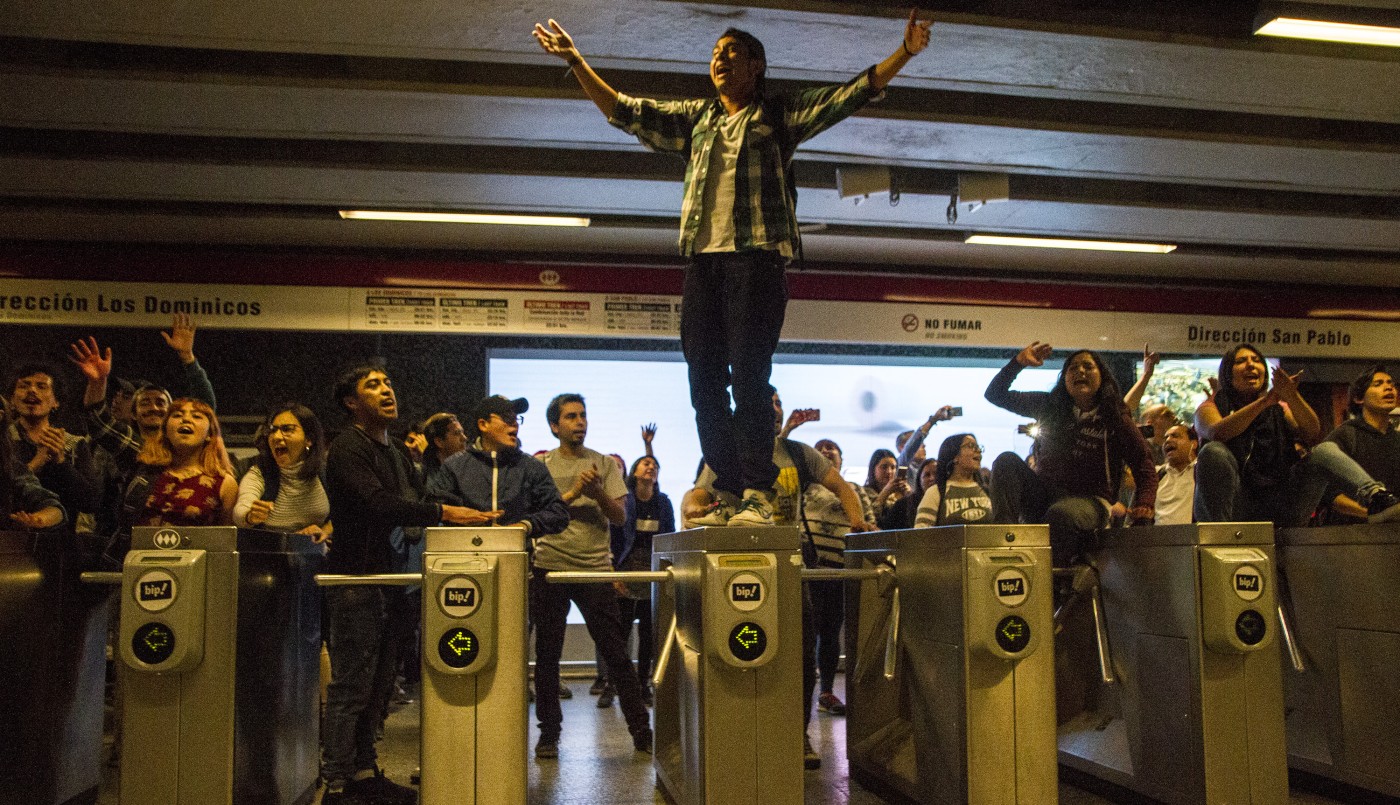 Fuertes protestas en Chile por la suba del subte | Internacionales