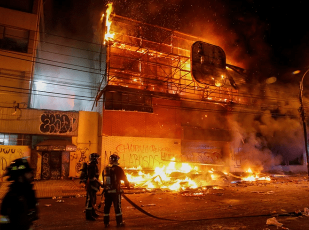 Chile: terminó el toque de queda luego de la muerte de tres personas en un supermercado | Internacionales