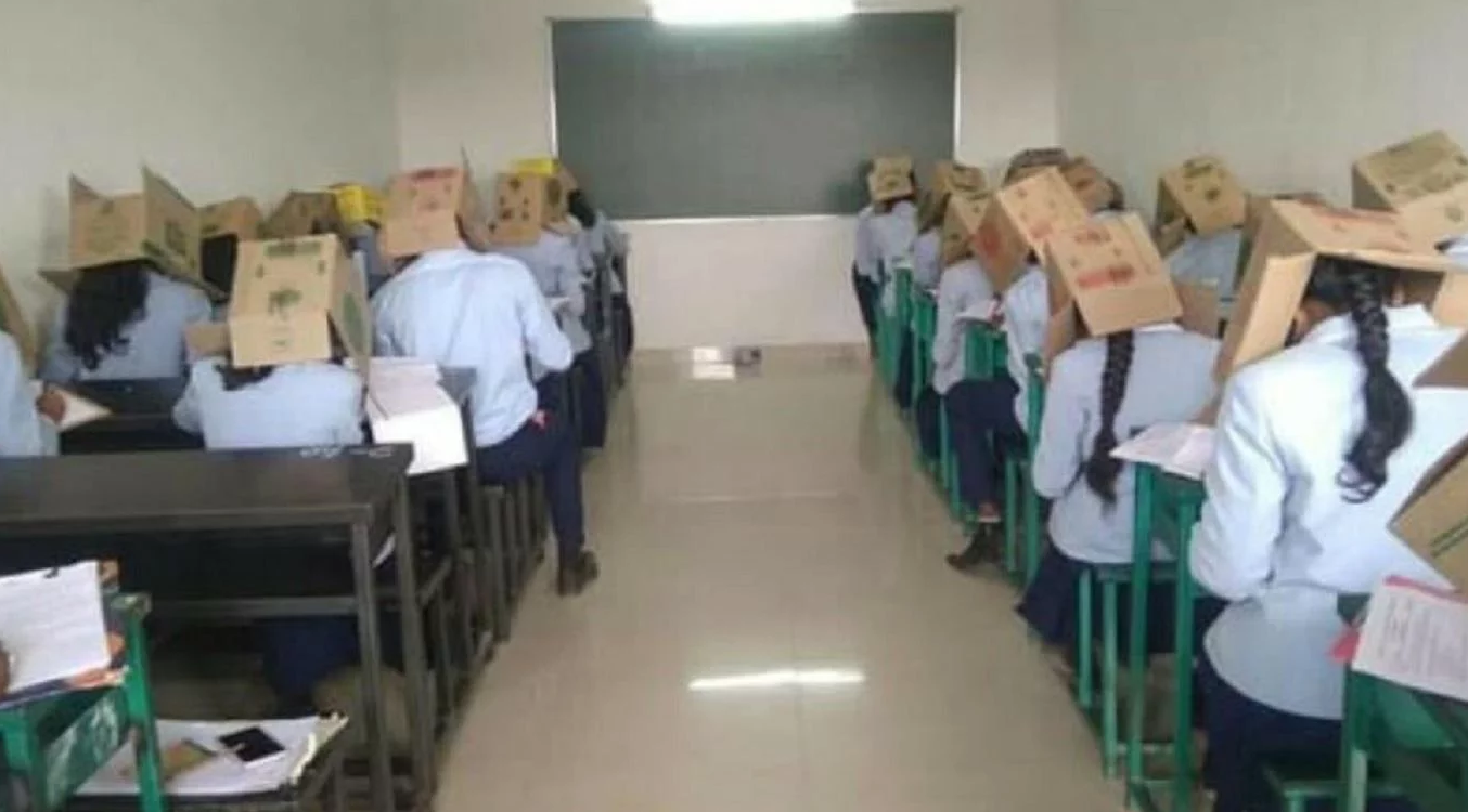 Un profesor pidió a sus alumnos que usen cajas en la cabeza para evitar que se copiaran | Internacionales