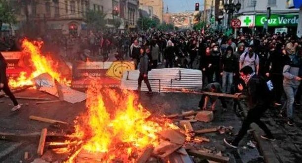 Ascienden a 10 los muertos por los distubios y saqueos en las protestas en Chile | Internacionales