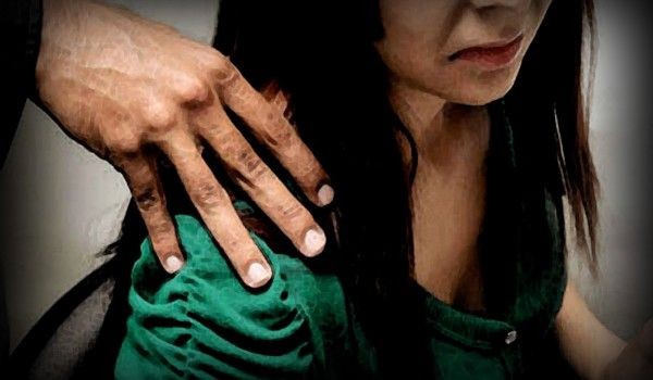 Un "fuerte abrazo" y el intento de besar a una subordinada puede ser abuso sexual | Actualidad