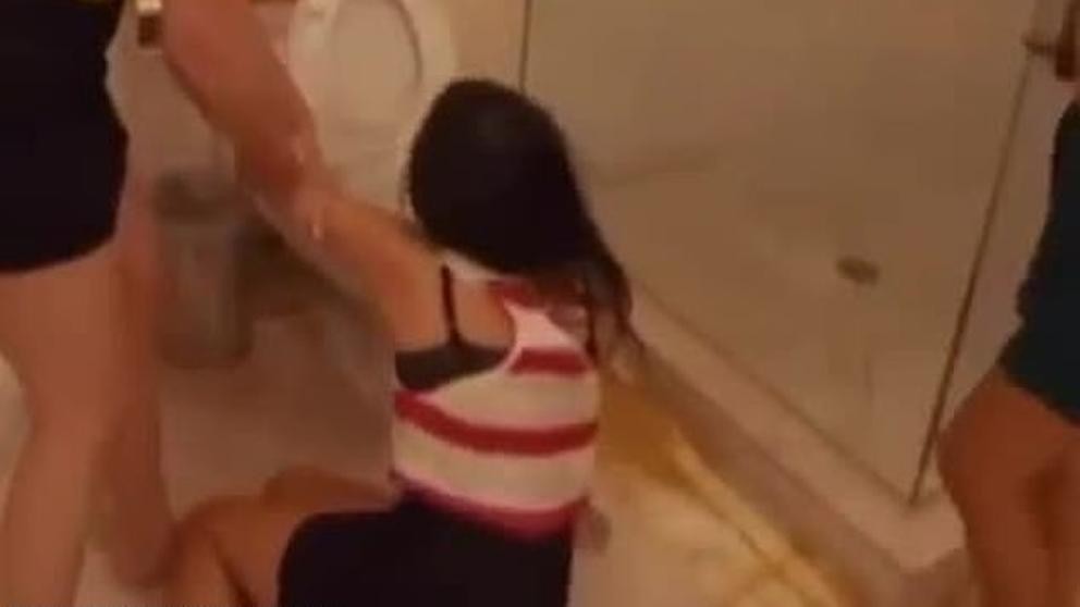 El video sin censura de Kim Kardashian borracha y vomitando en el baño de su mansión | Espectáculos