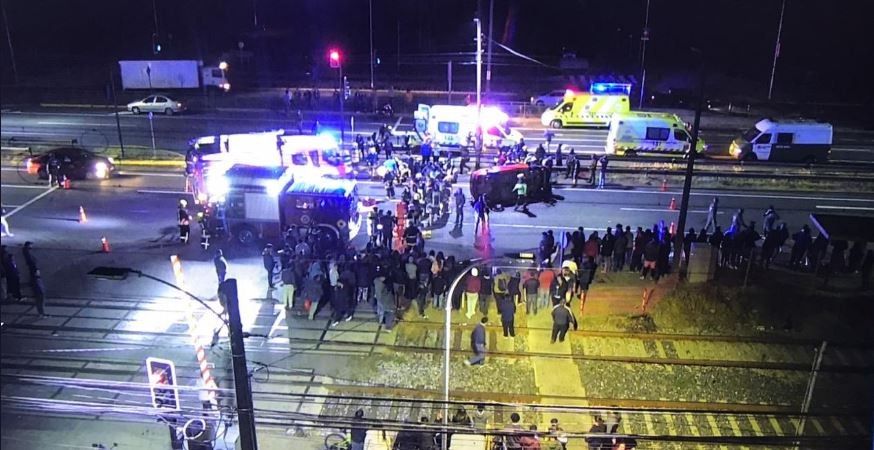 Video: un auto atropelló a un grupo de manifestantes y dejó 2 muertos y 9 heridos en Chile | Internacionales