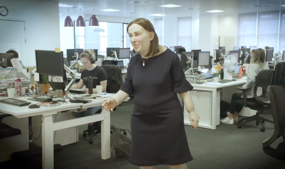 "Emma" el maniquí británico que muestra el deterioro luego de trabajar 20 años en una oficina | Redes