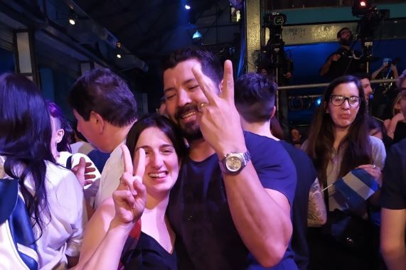 Le propuso casamiento a su novia después del discurso de Alberto Fernández | Elecciones 2019