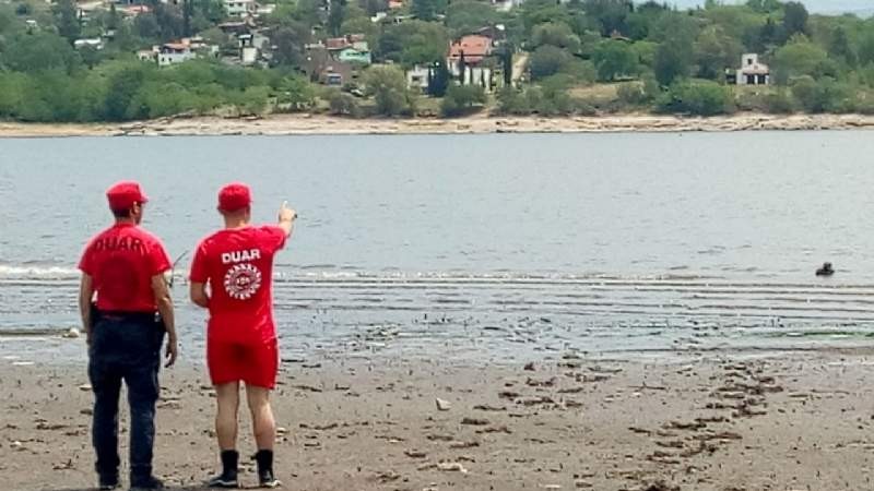 Al salir de una fiesta electrónica, se tiró a un lago y nadó para regresar a su casa | Actualidad