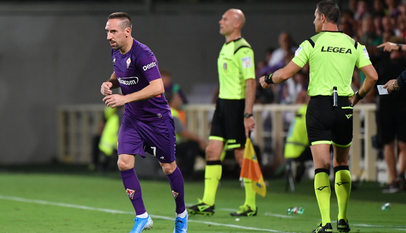 Ribéry fue suspendido tres partidos por empujar a un árbitro | Deportes