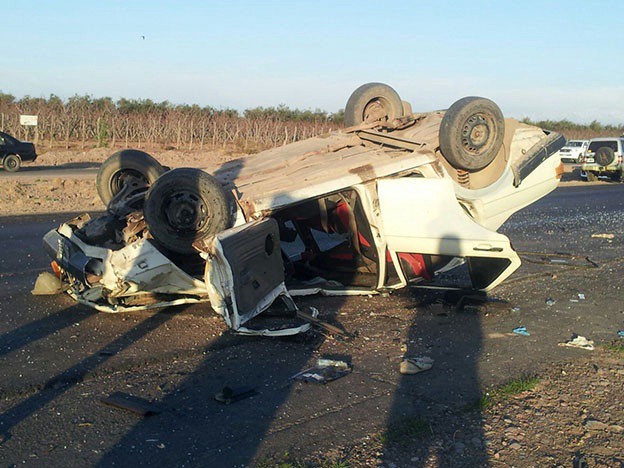 Lo atendían médicos en la ruta tras un accidente y lo pisó una camioneta que lo mató | Actualidad