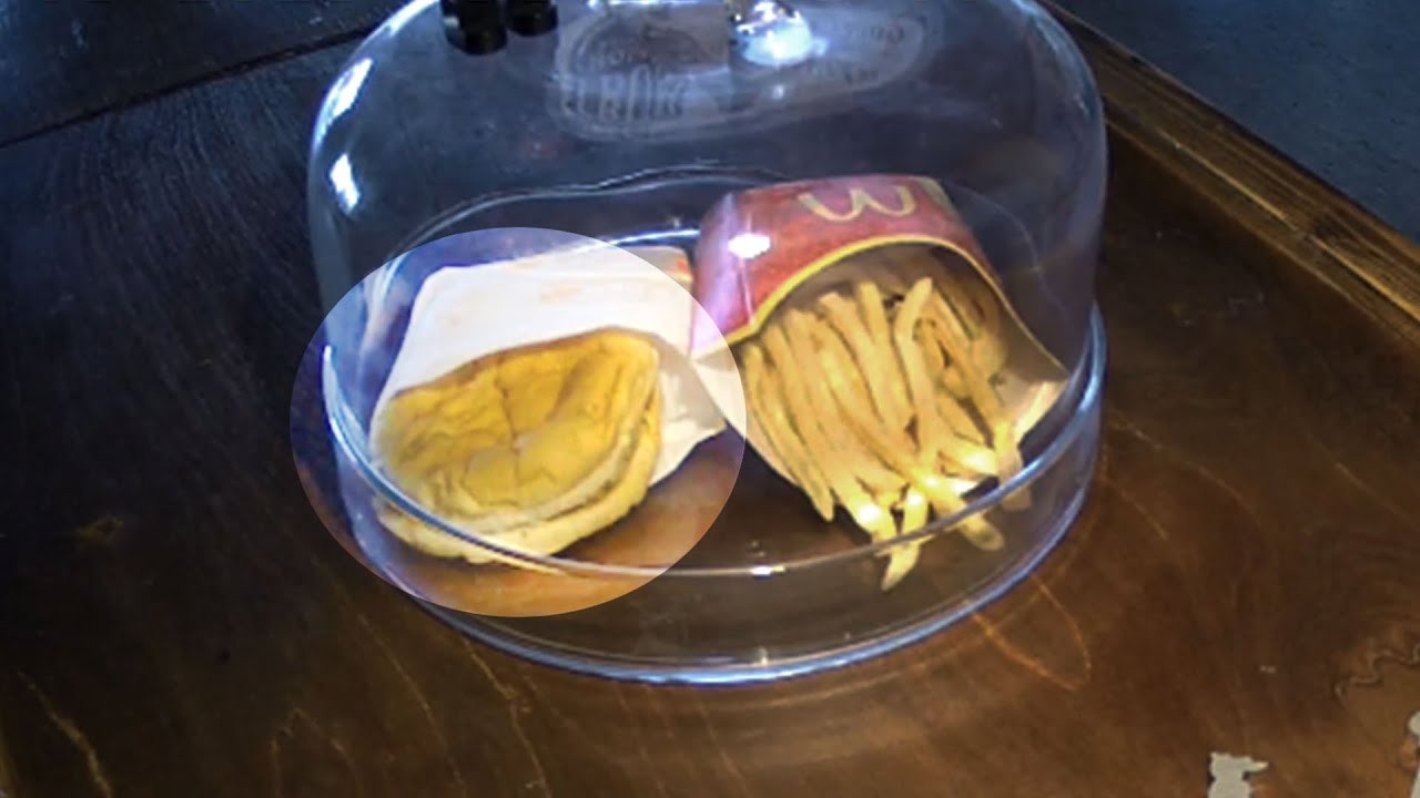 Así conservan la última hamburguesa de  McDonald's de Islandia, a una década de su retiro del país | Curiosidades