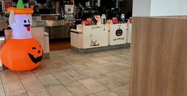 McDonald's pidió disculpas por una polémica decoración de Halloween | Curiosidades