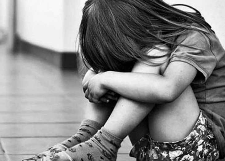 Australia: Golpeó a su hija con un cinturón por no hacer la tarea "correctamente" | Internacionales