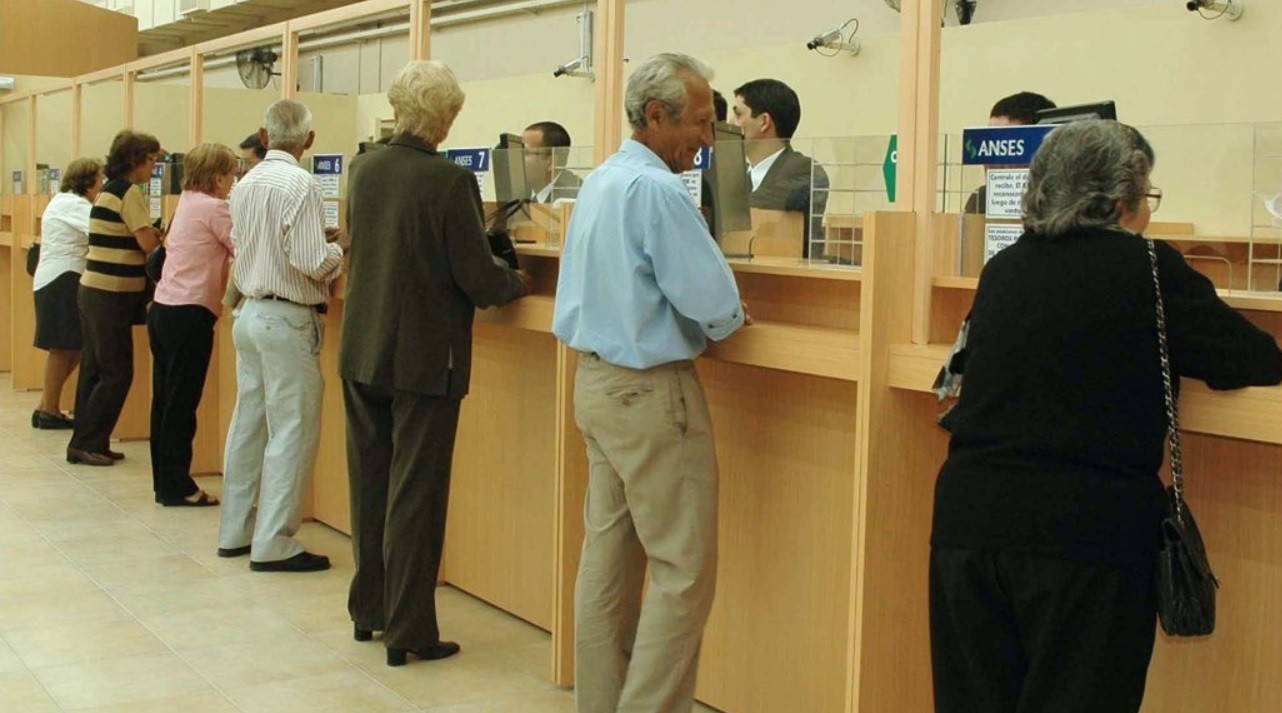Jubilaciones: oficializaron un aumento de 8,74% | Economía