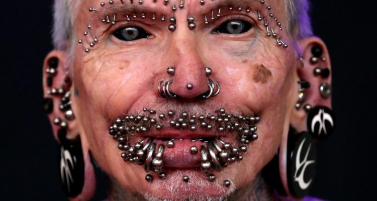 El hombre que tiene 450 piercings, incluido 278 en los genitales | Curiosidades