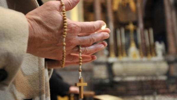 Una nena de 11 años grabó cuando un cura abusaba de ella | Internacionales