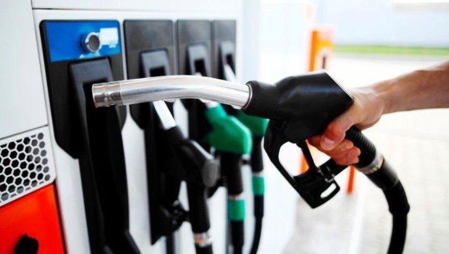 Se vienen dos aumentos de combustibles: uno este jueves y el otro en diciembre | Economía