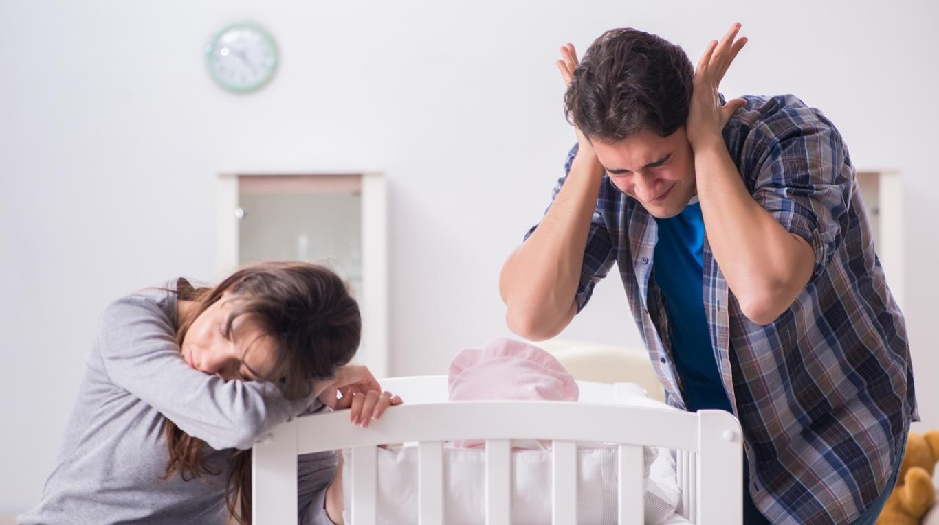 Los padres pierden entre 400 y 750 horas de sueño durante el primer año de vida de sus hijos | Actualidad