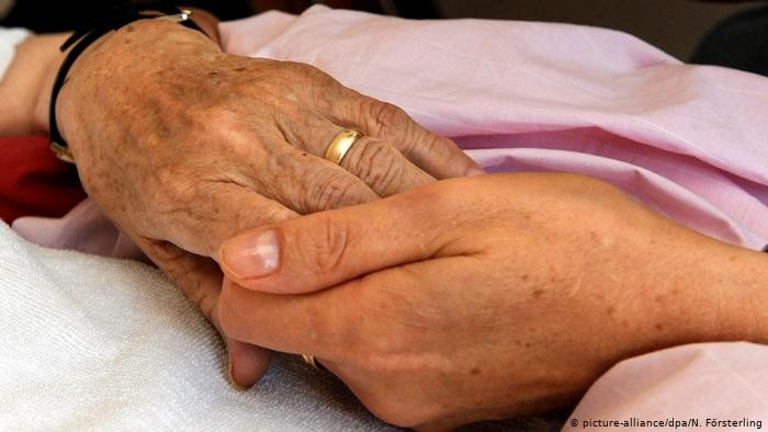 Suecia: ayudó a morir a su mujer enferma y lo condenaron a 18 meses de prisión | Internacionales