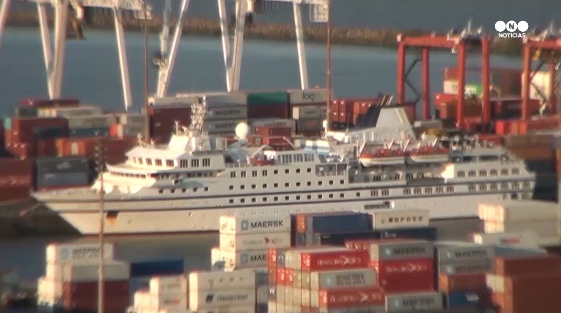 Misterio por un crucero de lujo varado en Buenos Aires | Actualidad