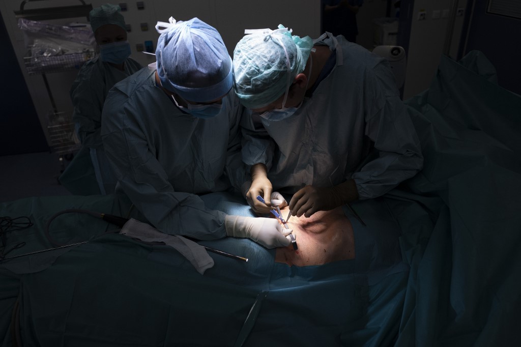 Sufre una grave enfermedad genética, lo operaron y le extrajeron un riñón de 7,4 kilos | Curiosidades