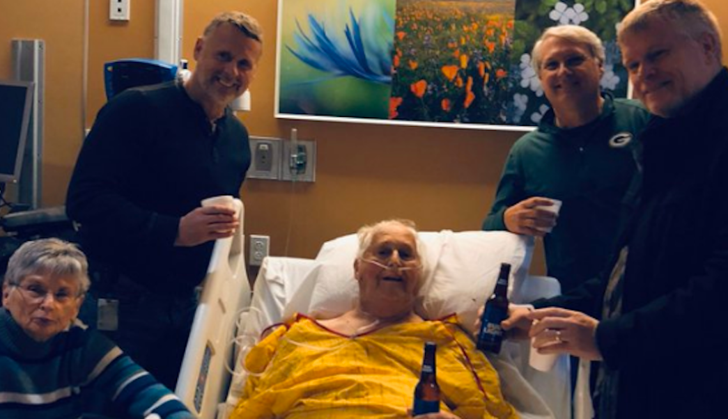 "La última cerveza": el anciano que tiene un cáncer terminal y pudo cumplir su deseo junto a sus hijos | Curiosidades