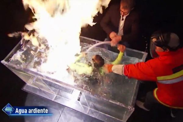 Video: tensión en la TV española por un experimento con fuego y "agua ardiente" en vivo | Espectáculos