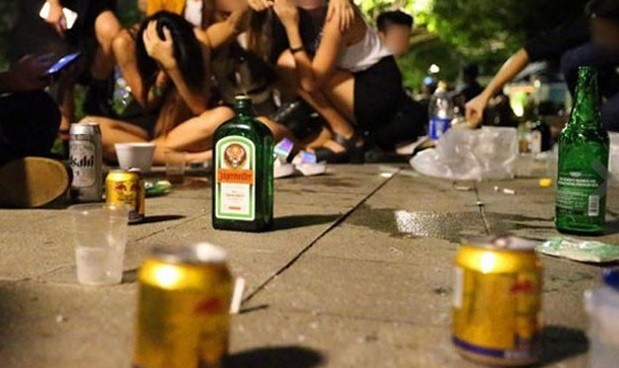 Uno de cada dos jóvenes considera el consumo de alcohol menos riesgoso que el de drogas | Actualidad