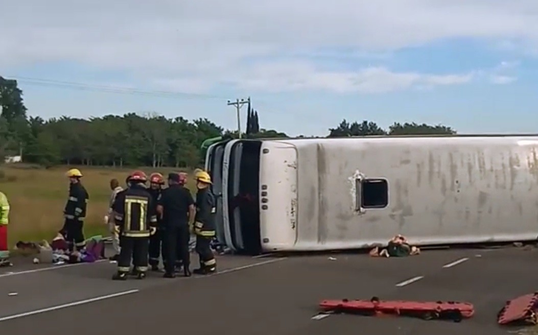 Vuelco fatal en la Ruta 2: "El micro estaba en perfectas condiciones", afirmó el dueño de la empresa | Actualidad
