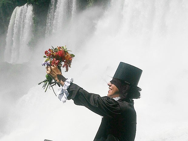 Video: el hombre que se casó con las cataratas del Iguazú | Actualidad